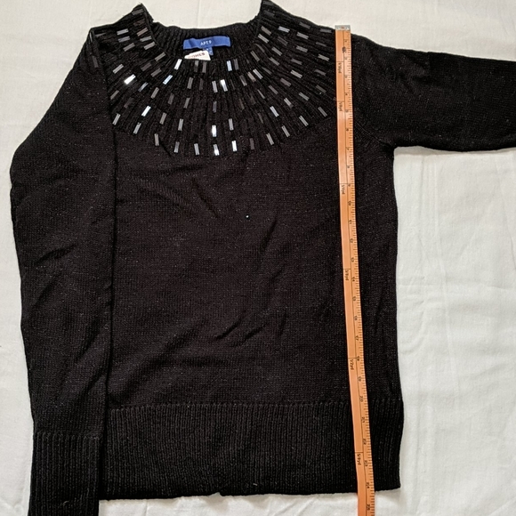 Sweater with collar detail - Picture 2 of 4